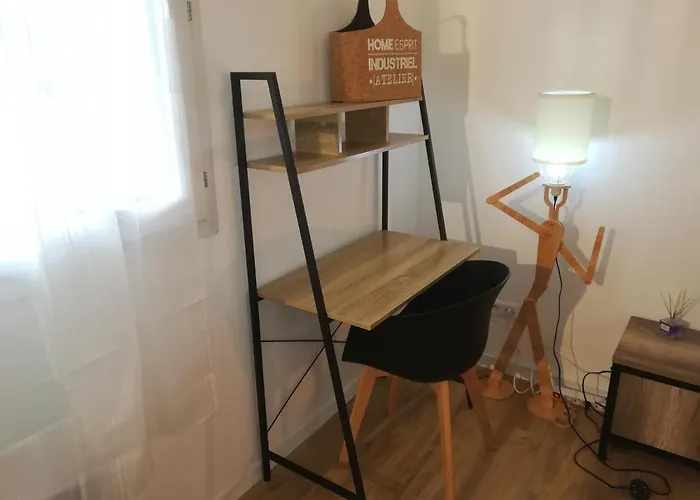 Cosmopolitan & Parking, Centre